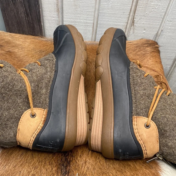 Womens Sperry winter boots size 9.5 check them out very nice thanks 🙏 - Picture 6 of 7